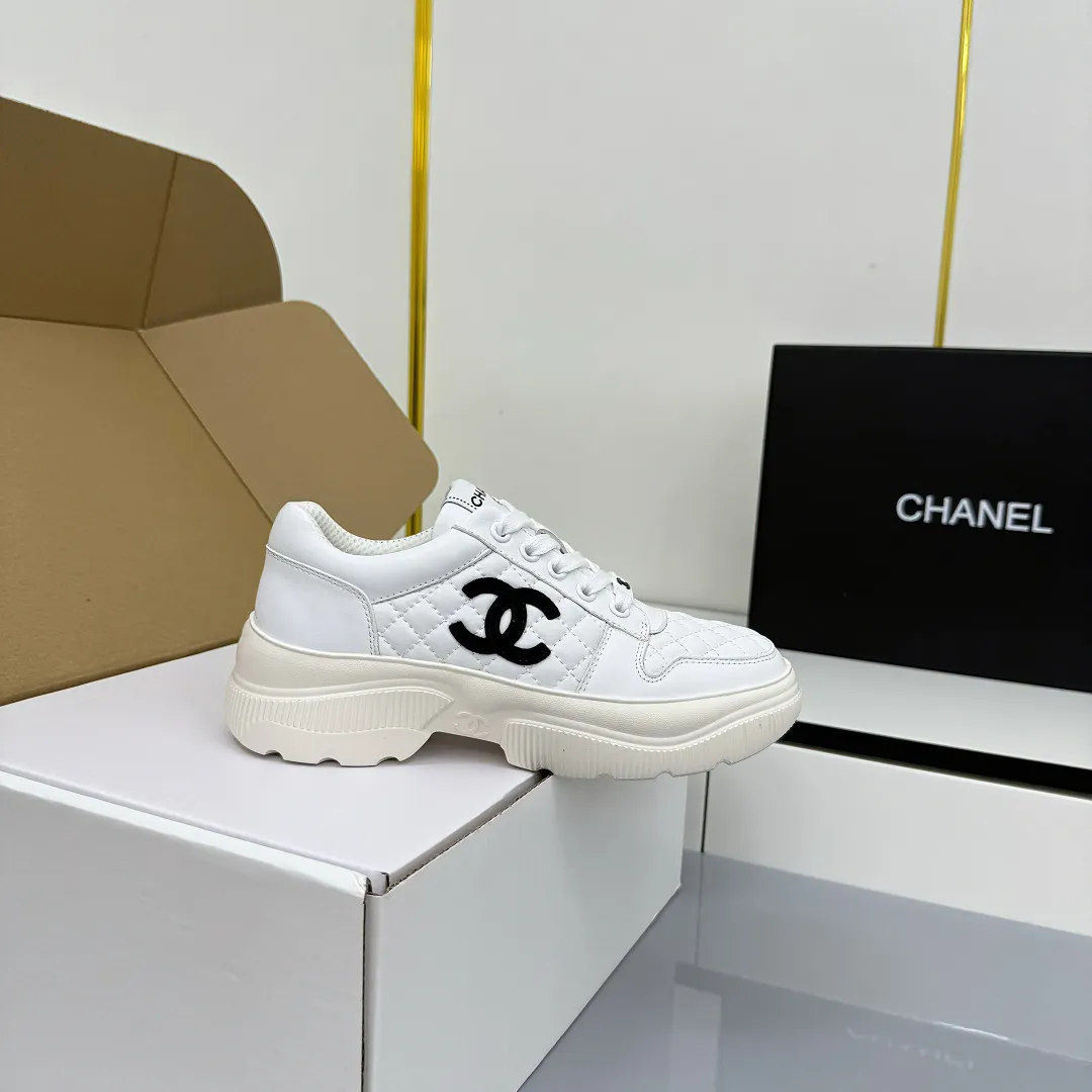 👟👟Ex-factory price 620👟👟 Chanel bread shoes ~ original calfskin panda shoes Chanel 25C latest hot style panda black and white sports shoes casual sneakers Xiaoxiang hot item classic black and white panda color coco girls must pay Fabric: original custom mixed sheepskin lining: original imported breathable mesh lining outsole: Original molded rubber + TPU combination Size: Women's 35-41